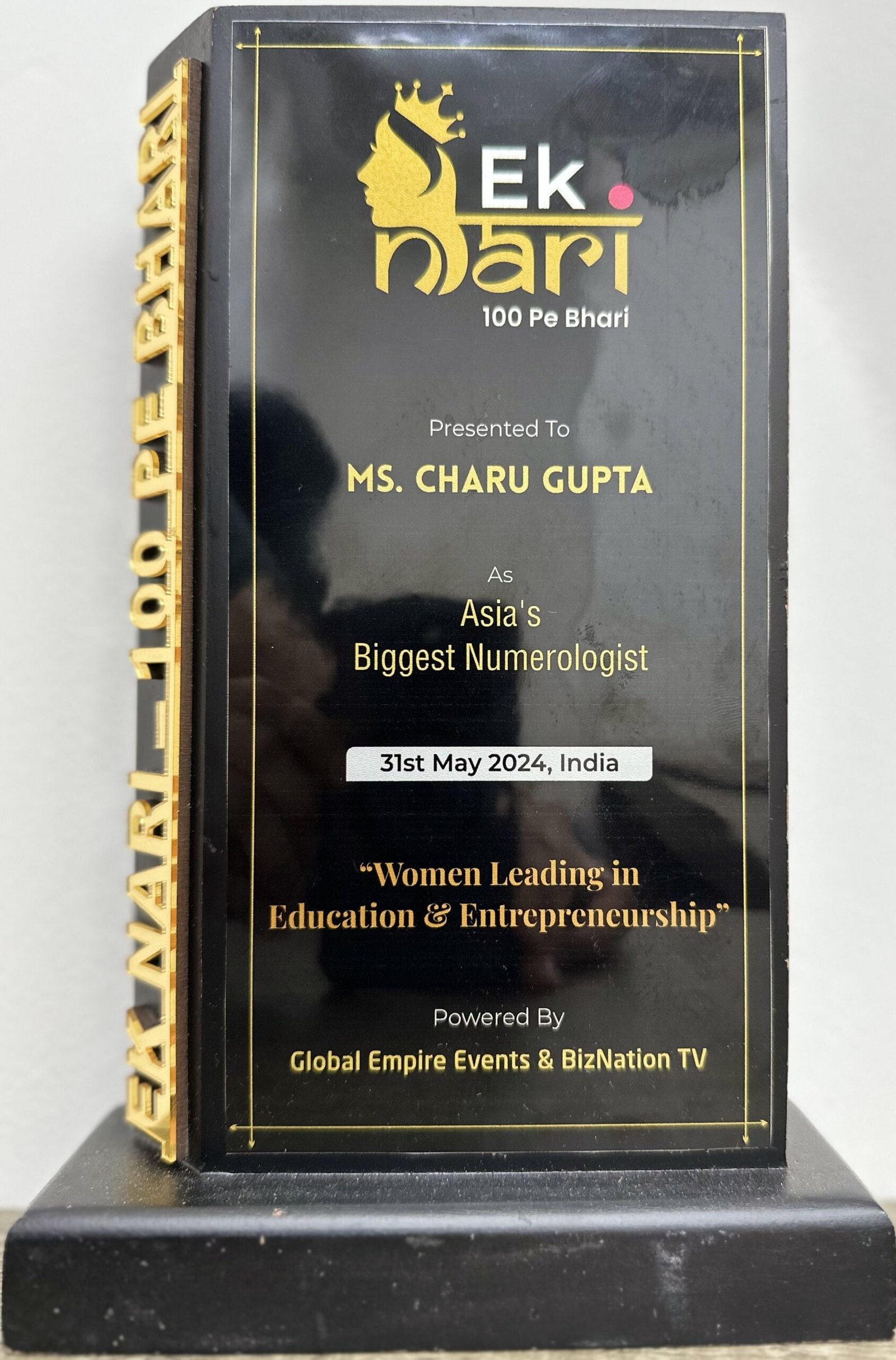 Ek Nari 100 Pe Bhari award presented to Charru Gupta, recognising Asia's biggest numerologist